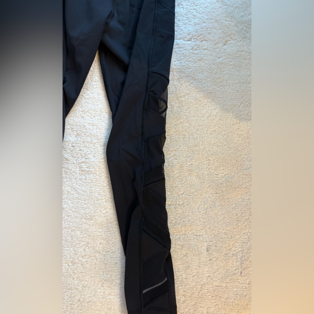 Lululemon speed up tight mesh 28” size 6 - Picture 7 of 11